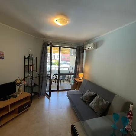 Private In Apolon Апартаменты Равда